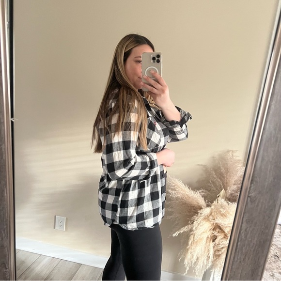 Levi’s black plaid button down shirt - Picture 4 of 6